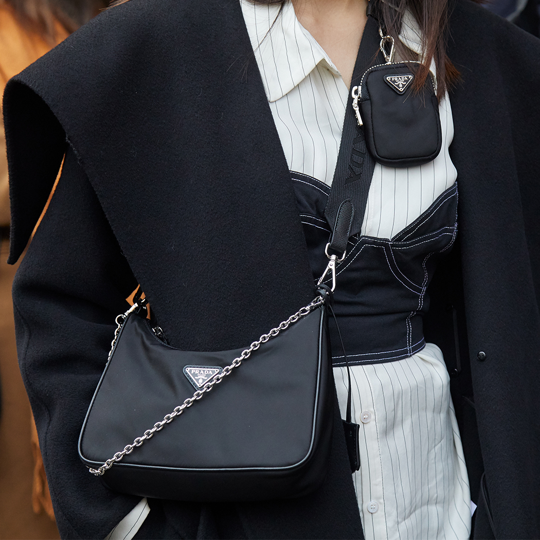 Street style z tygodni mody wiosna-lato 2021. Jakie trendy rządziły tym razem?